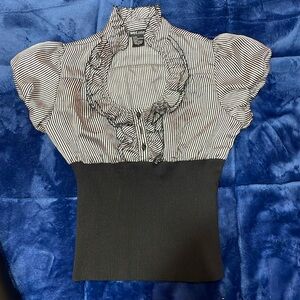 Wet Seal. Size Small. Ruffled 1/4 Button Front Blouse. Puff Sleeves. B47